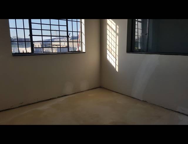 579M² FACTORY TO LET IN TRIANGLE FARM